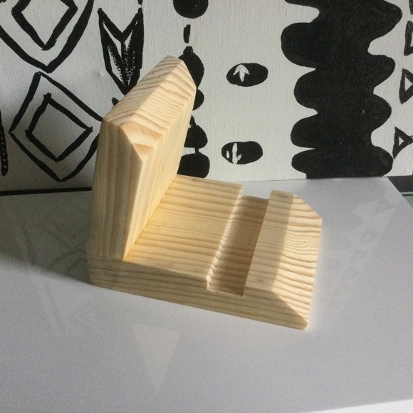 Natural Wood Cellphone Holder - Picture 2 of 4